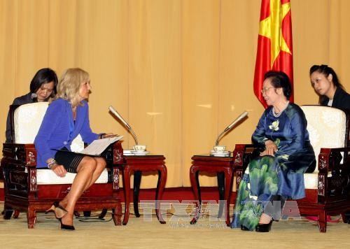 Epouse de Joe Biden reçue par la vice-présidente Nguyen Thi Doan - ảnh 1